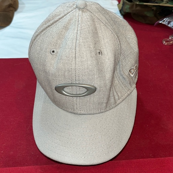 GRAY OAKLEY logo HAT New Era 9FIFTY SnapBack Adjustable Ball Cap SnapBack mens - Picture 2 of 12